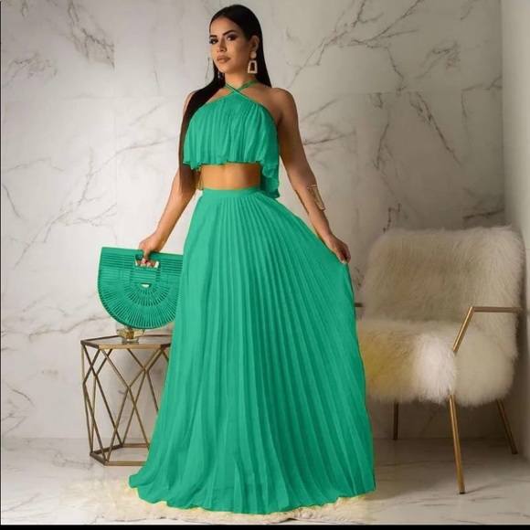 Dresses & Skirts - 2 piece halter skirt